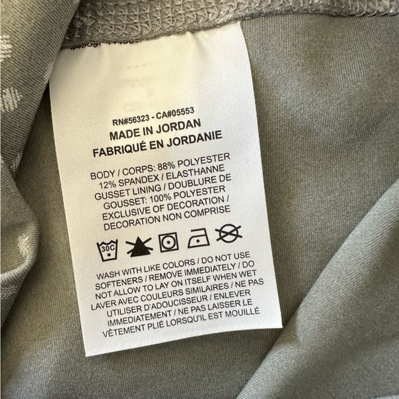 Nike Women’s Small Dri Fit Gray Polka Yoga Twist Front 7/8 Leggings - Picture 6 of 8